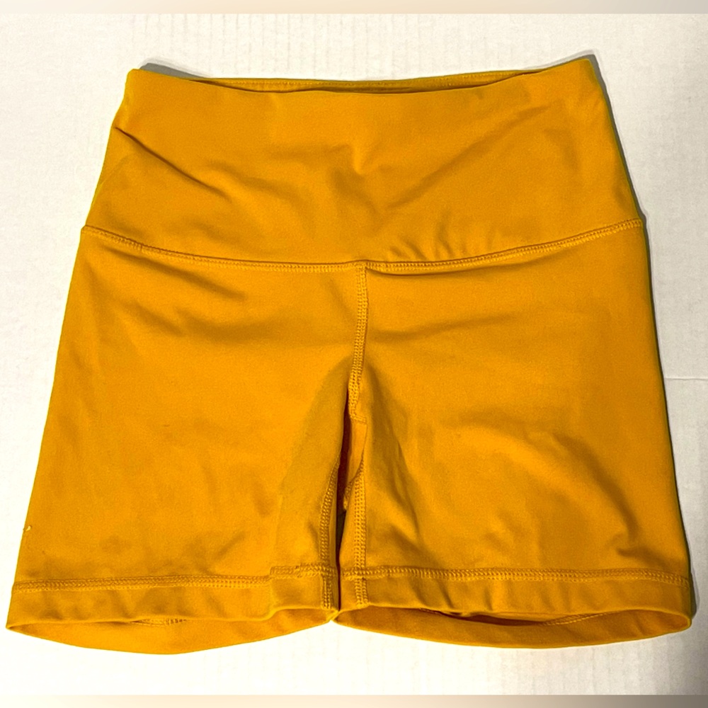 Yogalicious Lux 5 inch Short - Women’s XS - Mustard Yellow - GUC